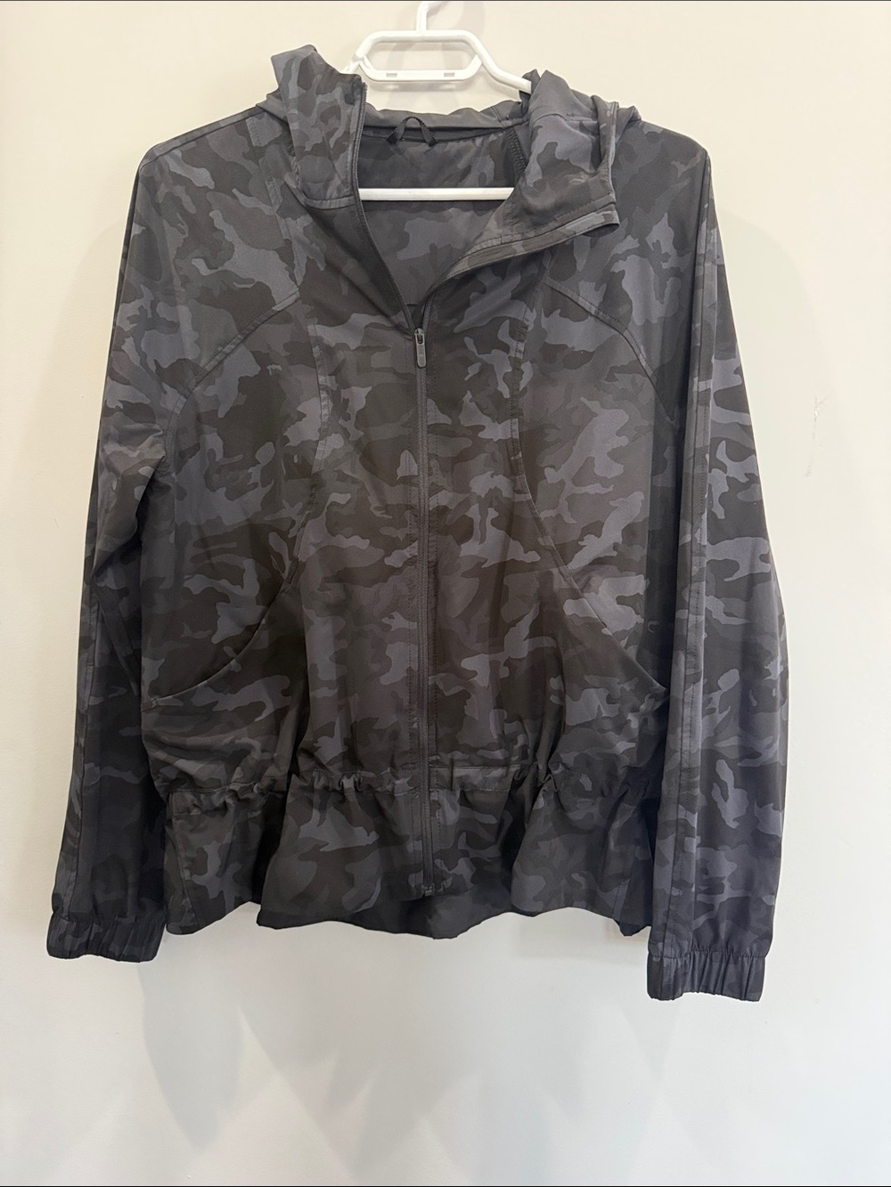 Lululemon pack it up camo jacket size 10
